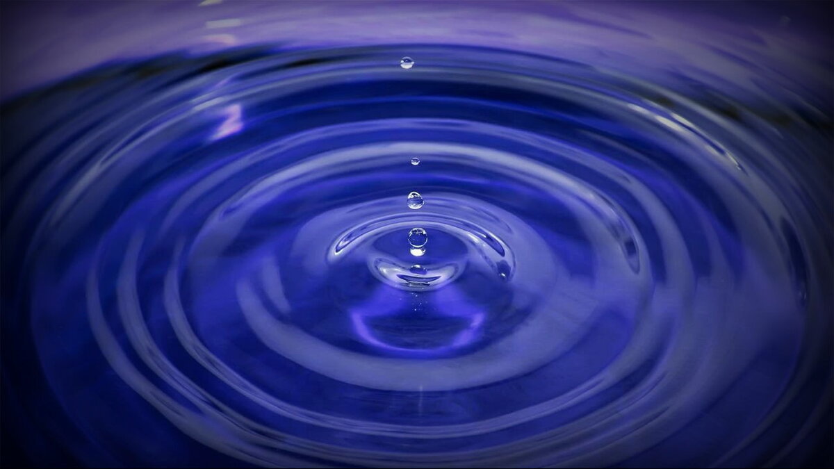 Вода – это основа жизни, один из элементов мироздания – стихия текучести и приспособления, принимающая любую форму.