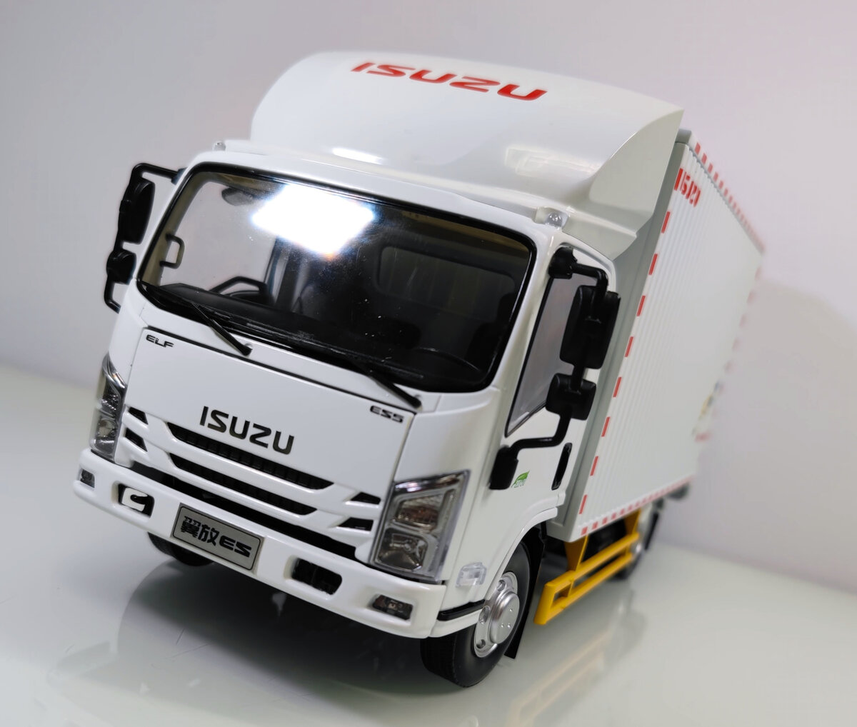 Isuzu ELF ES5 2014 № | Мир 1:18. Масштабные модели авто | Дзен