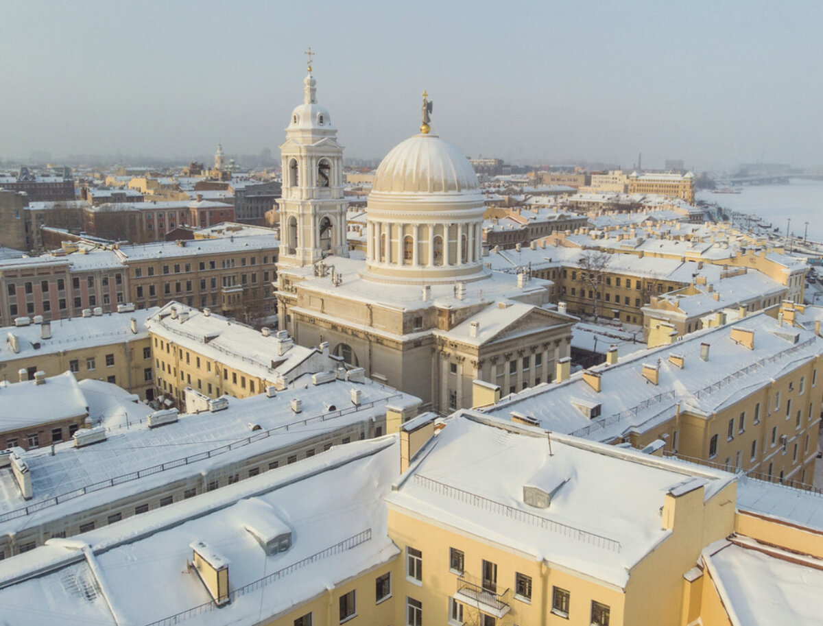 Собор на Васильевском острове на набережной