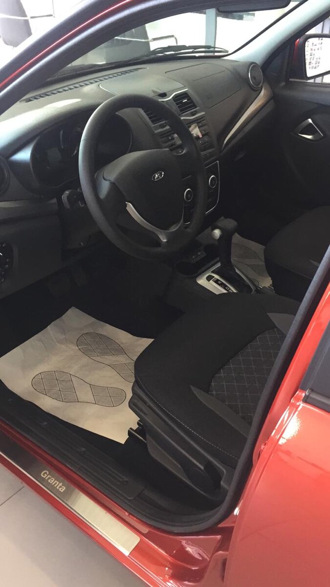 Видно тот самый дилерский доп с надписью Granta