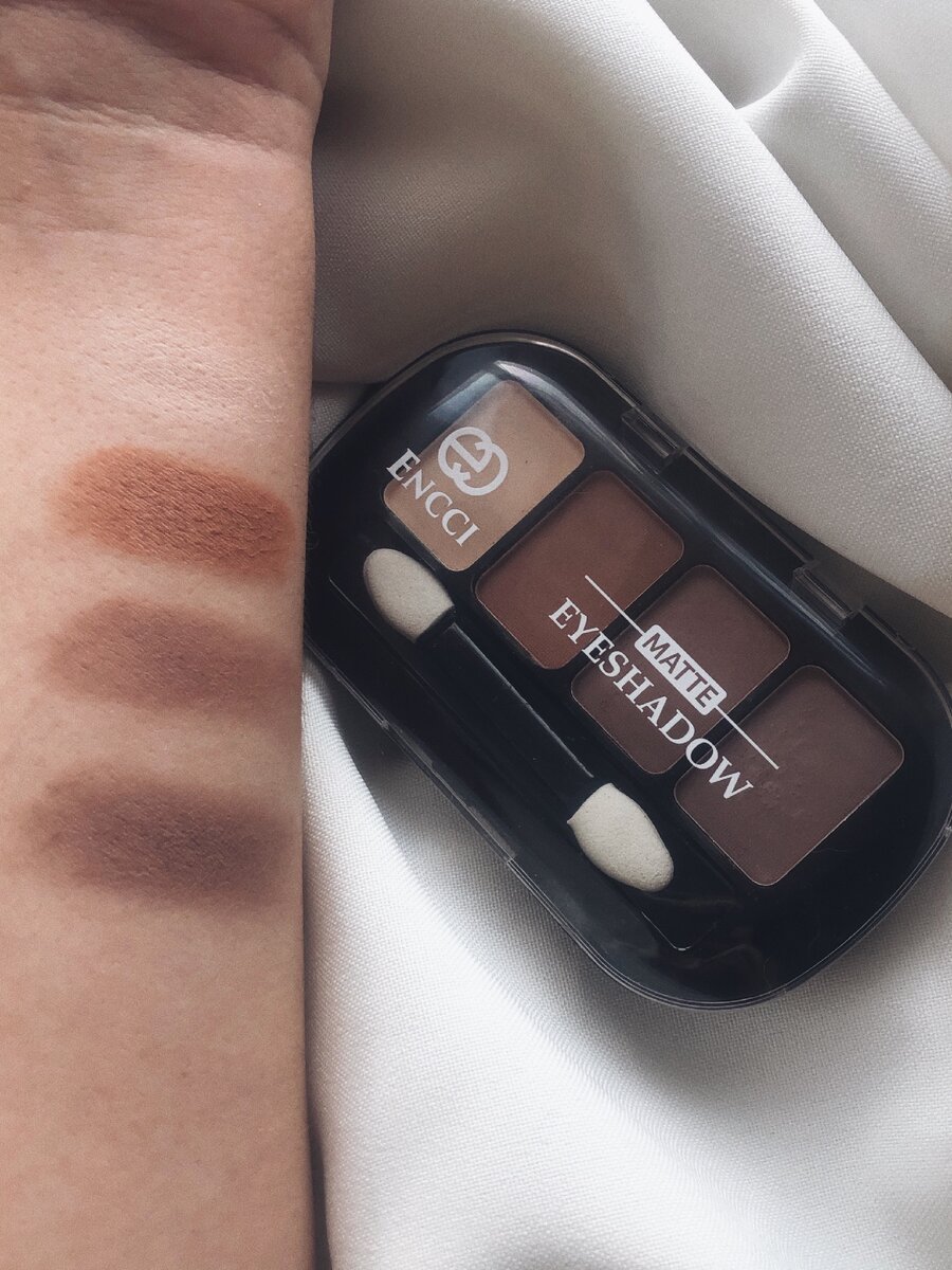 Палетка в оттенке 02