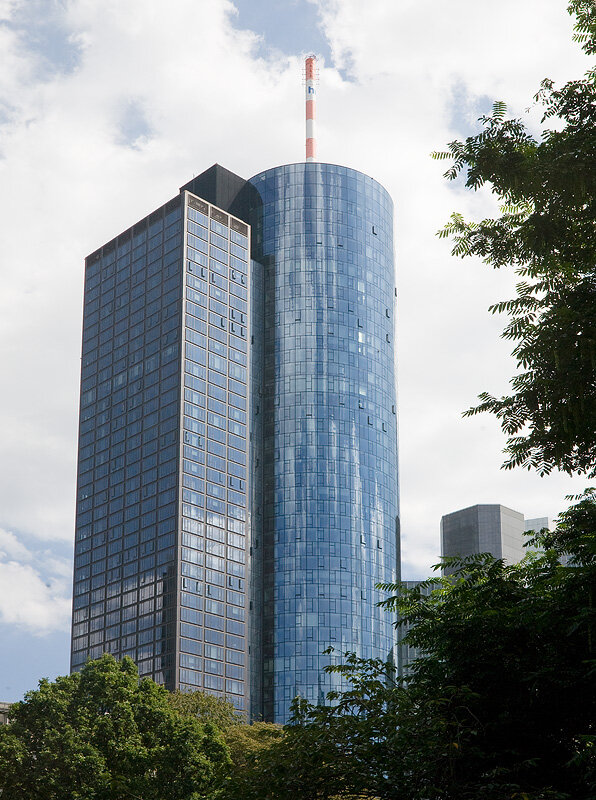 Небоскрёб «MAIN TOWER». Источник https://files.structurae.net/files/photos/2621/maintower.jpg