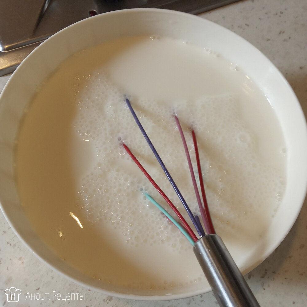 Добавляем примерно столько же воды и еще раз перемешиваем