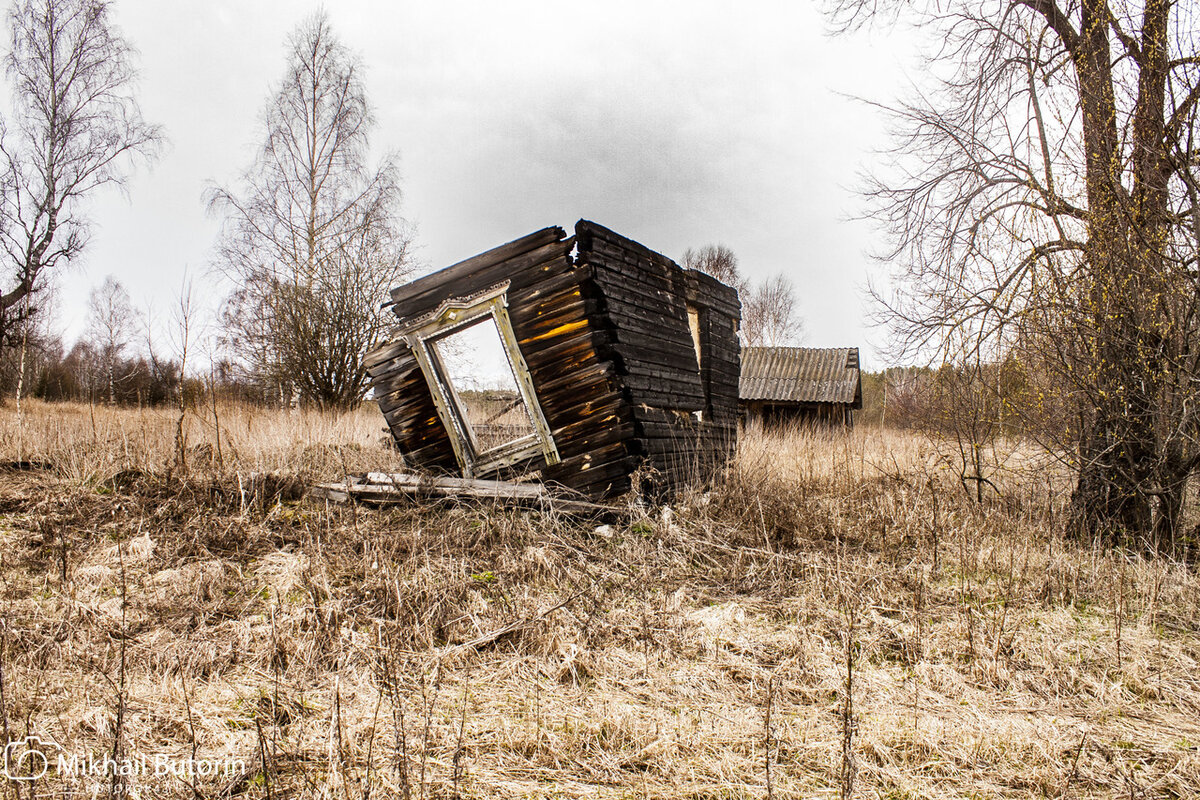 Этот угол − всё, что осталось от дома.