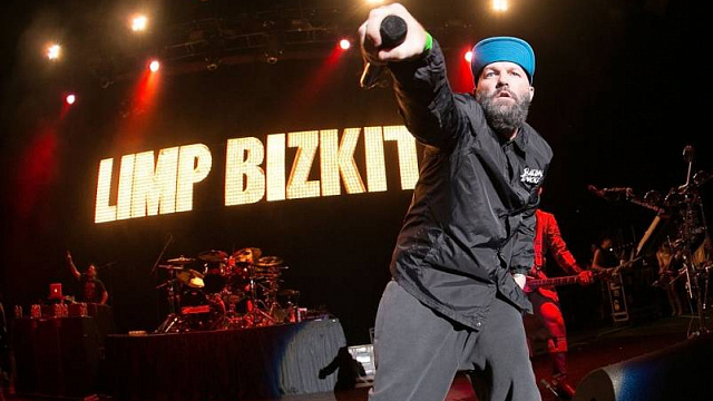 Их фронтмен даже хотел переехать в Крым, ну так он по крайней мере заявлял на  концерте в одном из Российских городов