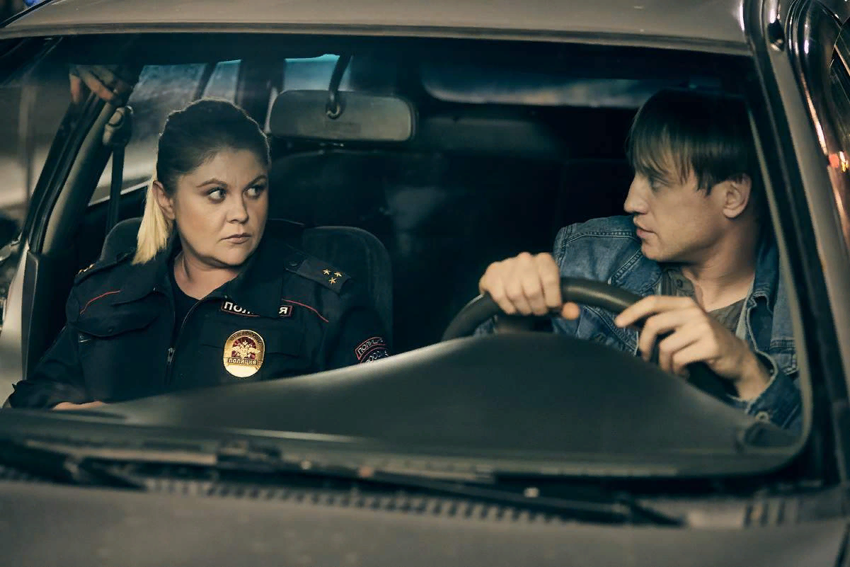 Валентина Мазунина в роли Светы Артюховой на кадре из фильма «Стендап под прикрытием»