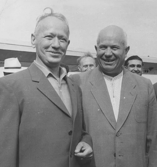 На фото: В августе 1959 года по приглашению Михаила Александровича Шолохова состоялся визит Никиты Сергеевича Хрущева – Первого секретаря ЦК КПСС и председателя Совета Министров СССР – в станицу Вешенскую