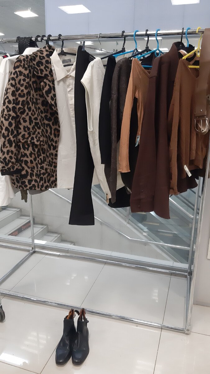 Пришла в Мега Хенд на -40, а оказалось -54 % (не уточняла причину) Что же обнаружила, удачный улов как думаете?  Собрала по своему авторскому принципу. 