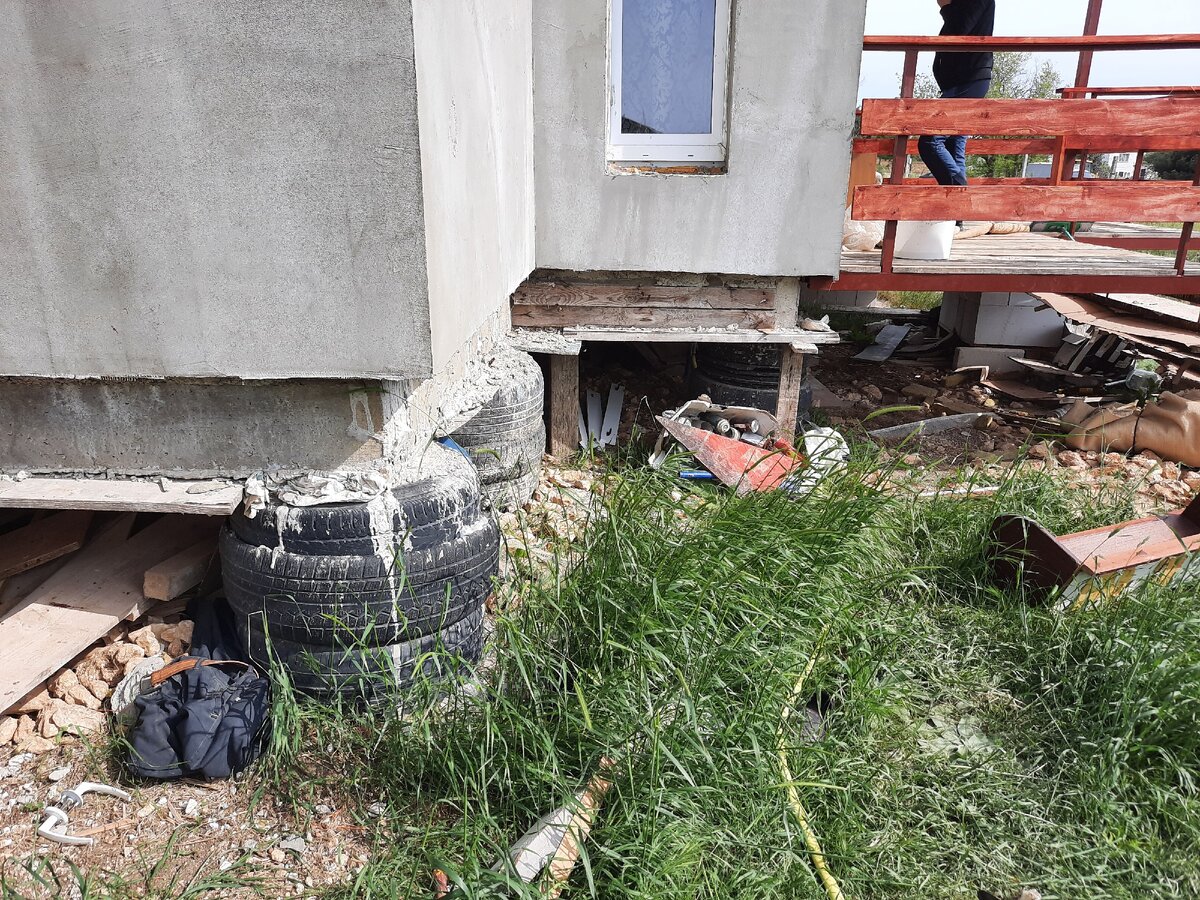Фото автора. Такой фундамент нам встретился в одном из домов Севастополя