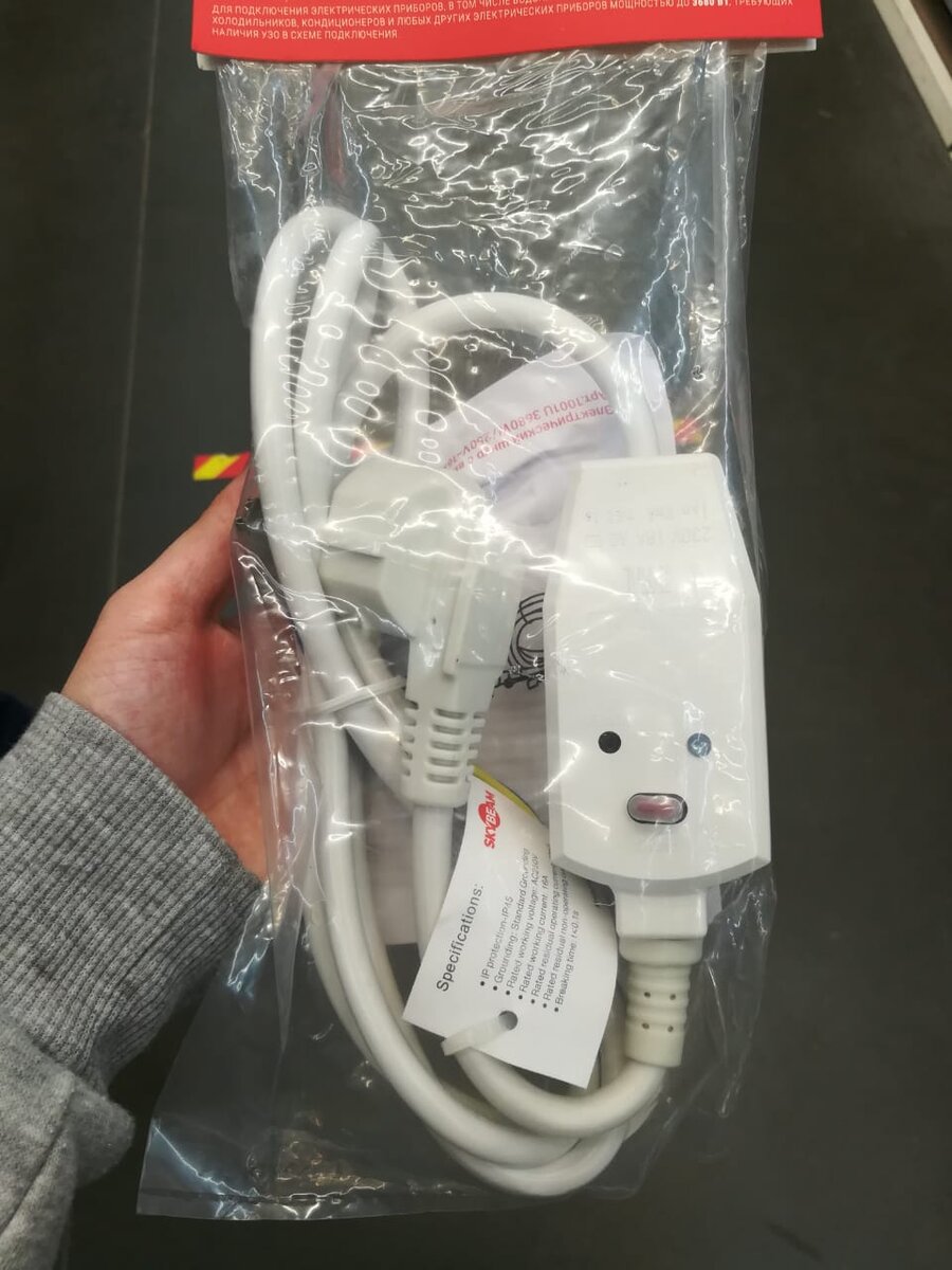 Электрический шнур с вилкой и УЗО длиной 1,7 метра ближе. Фотография автора статьи.