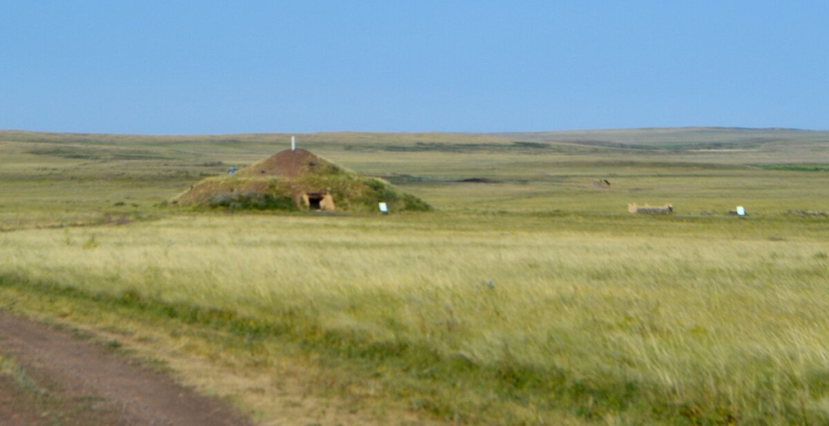 Курганы монгольских племен, которые жили в степи. Фото сделано в Аркаиме