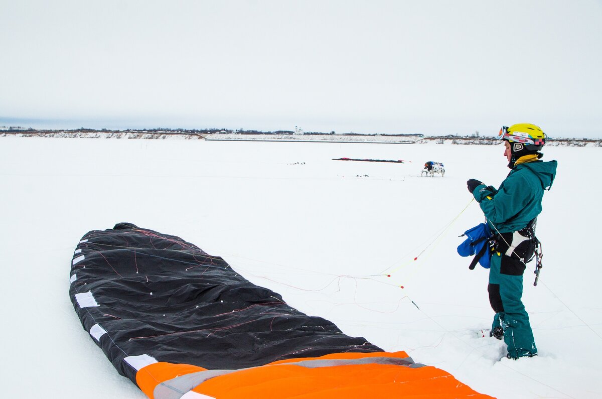 Не так много желающих морозится несколько дней, поэтому такой вид кайтинга не сильно известен