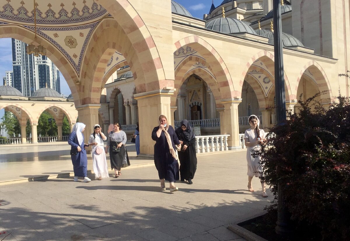 Чеченские женщины всегда являются примером стиля. Как вы считаете?