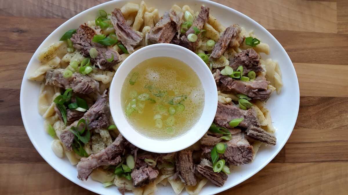 Чеченские галушки с курицей и чесноком