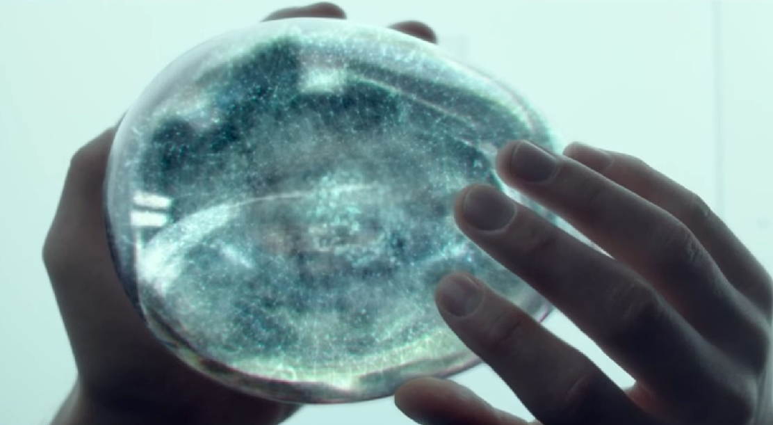 Искусственный интеллект глазами  создателей  фильма "Из машины". Кадр из фильма.