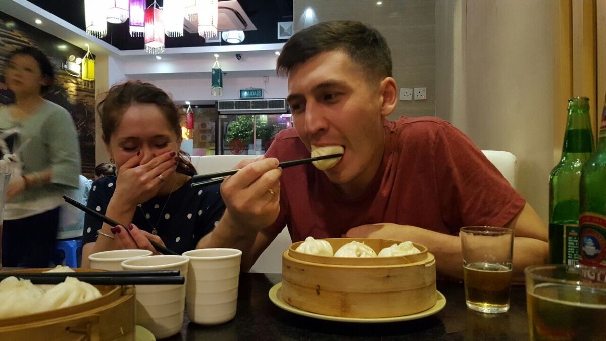 Вонтоны-китайские пельмени, берите обычные, не острые! У них даже обычные для нас покажутся очень острыми)