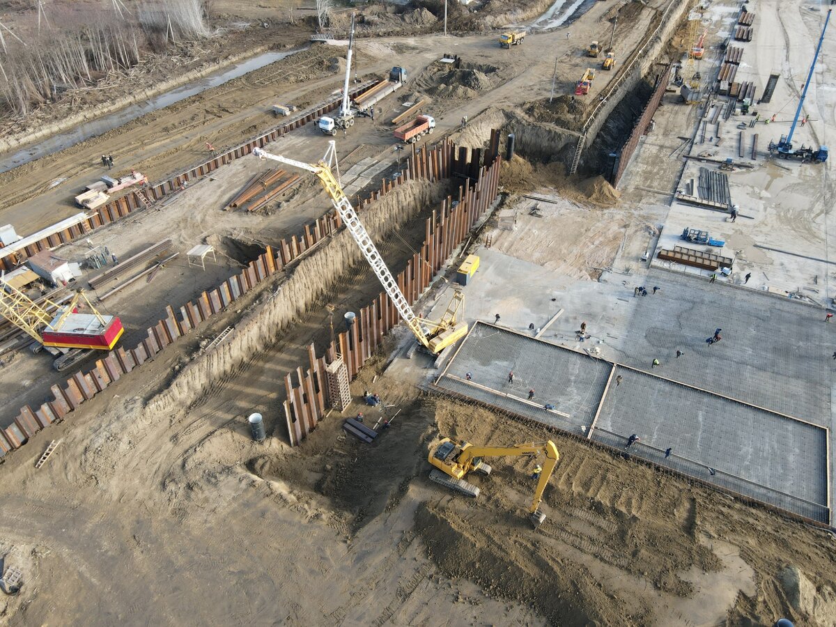 Только начинают вырисовываться очертания будущего сооружения 19.12.2021