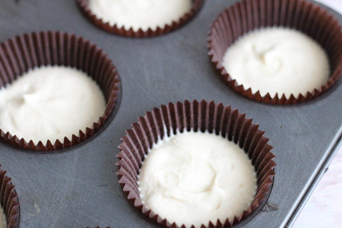 разливаю тесто по капсулам