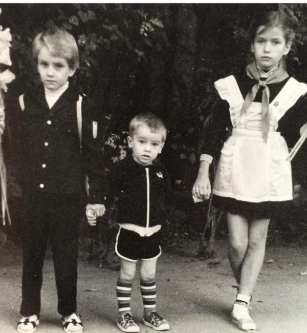 Паша посередине