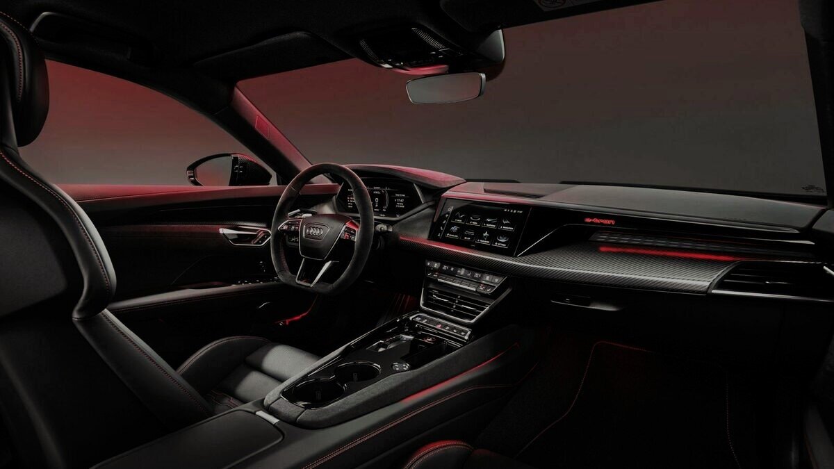 Экологичность в сочетании со спортивностью и комфортом: Audi RS e-tron GT с отделкой без кожи и чехлами с высокой долей переработанных материалов.