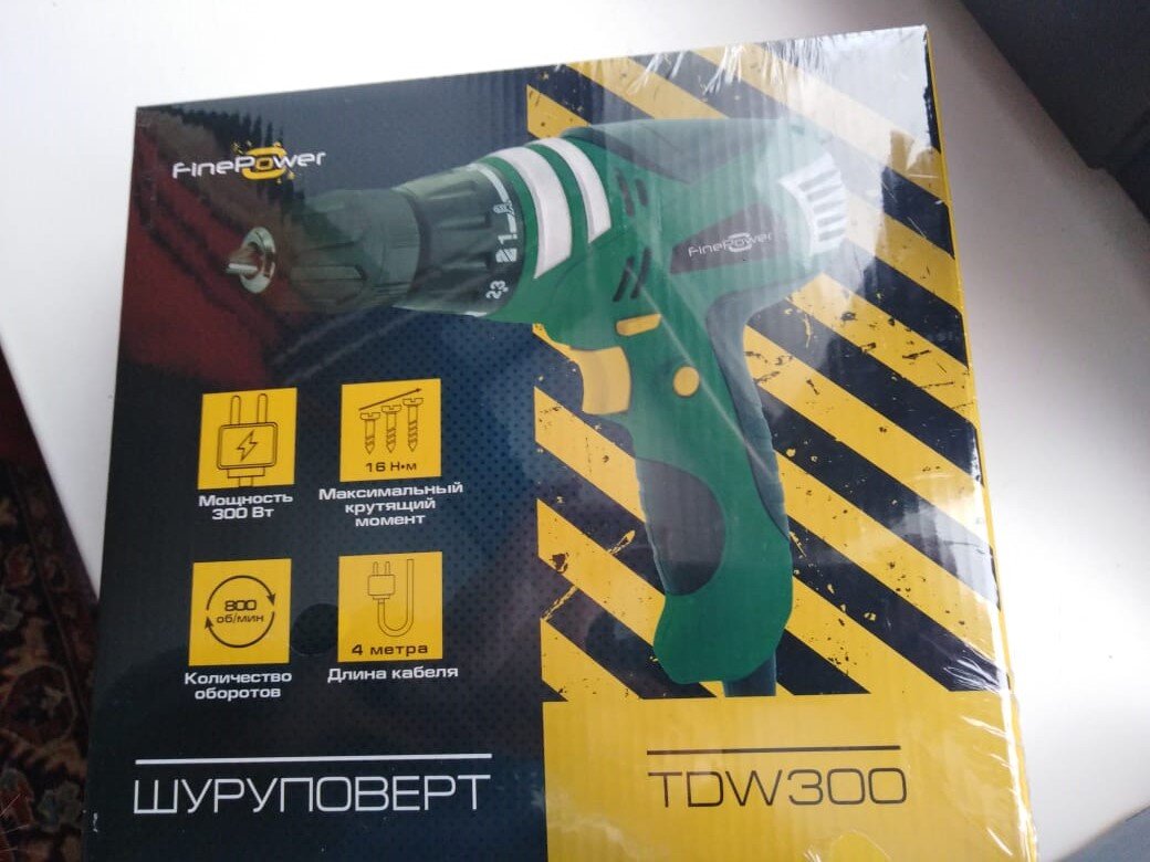 Шуруповёрт взяла без аккумулятора, это проще и дешевле, и нет ничего лишнего.