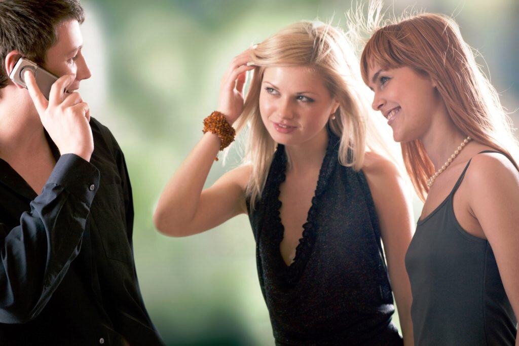 Как заполнить анкету на сайте знакомств, чтобы девушки тобой сильно интересовались