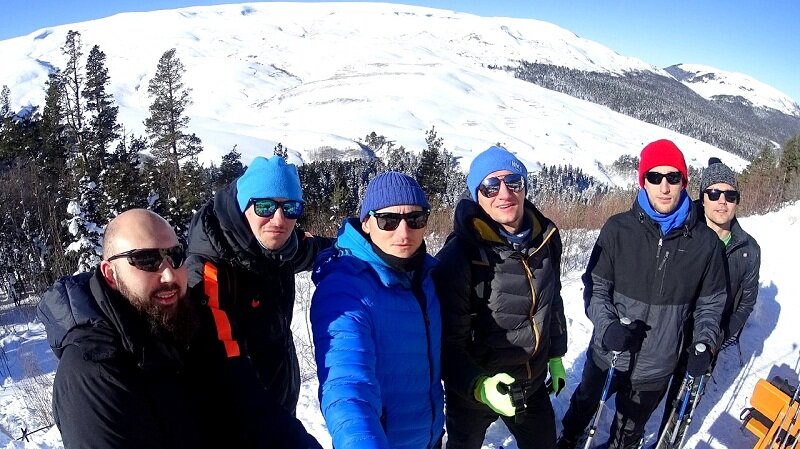 Вот эти отважные ребята, не побоявшиеся поехать в горы зимой)