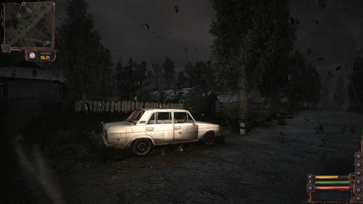 А вот и первые строения на пути.