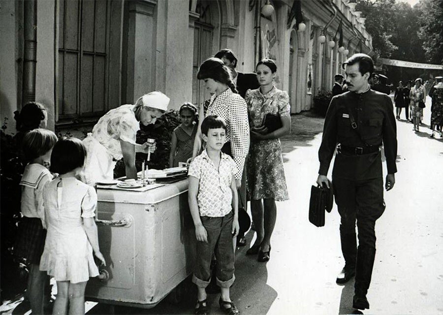 Место встречи изменить нельзя. 1945 год, мороженое