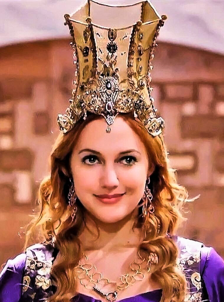 Мерьем Узерли в роли Хюррем-султан