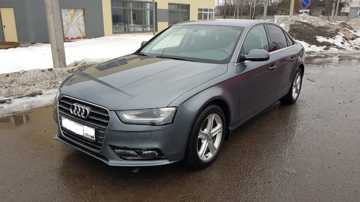 Audi A4 B8 2013 года.