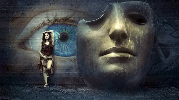Губы могут мило улыбаться, жесты тоже сигнализировать о любви, но зрачки явно говорят: "Я ненавижу тебя!" Источник фото  https://cdn.pixabay.com