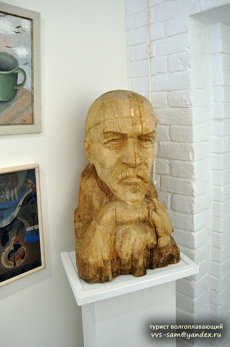 Чей-то бюст: нам или не объяснили – чей, или я забыл. Фото 19.09.2019.