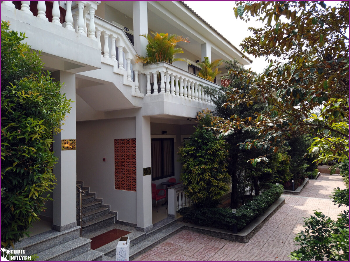 Территория гостиницы (фото автора)