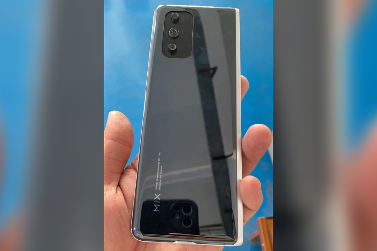 Дизайн задней крышки Xiaomi Mi Mix 4 в сложенном состоянии