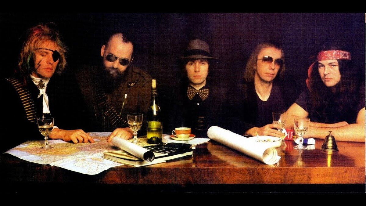 Слева направо: Bernie Torme/John McCoy/Colin Towns/Mick Underwood/Ian Gillan