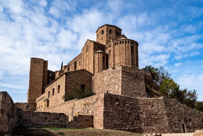 Источник фото: https://barcelonatm.ru/wp-content/uploads/2016/03/zamok-kardona-3-1.jpg