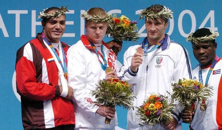 А для Олимпийского чемпиона Поветкина всё так хорошо начиналось. Фото взято из открытого источника.