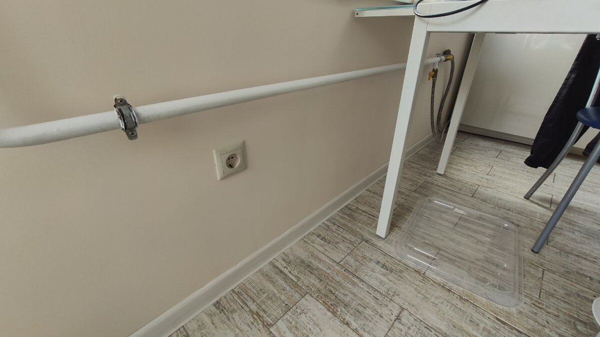 Есть только труба, похоже газовая