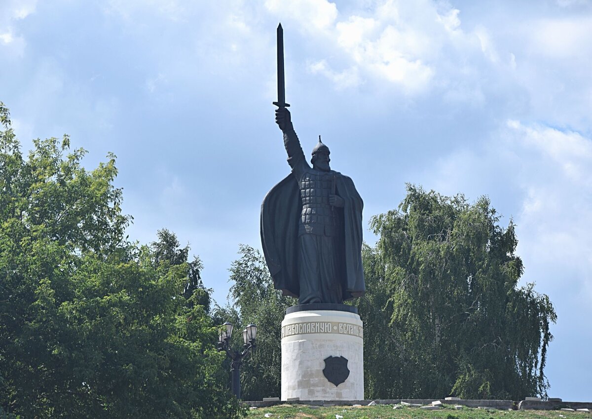 Муром 15. Памятник Илье Муромцу Казань. Памятник Илье Муромцу в г. Муроме. Памятник Илье Муромцу Печерскому. Памятник Илье Муромцу в Муроме фото.