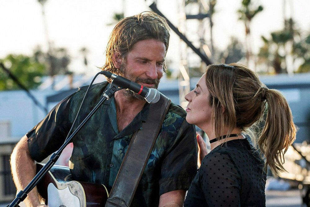 Подобное произношение слова Whiplash в тайском языке является “whip pa laad” означает, “быть сумасшедшим, быть сумасшедшим”, который соответствует теме фильма.