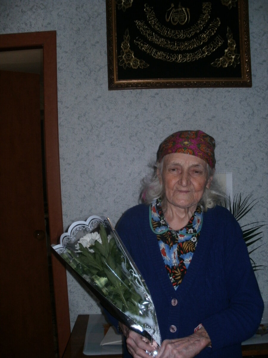 На фото моя бабушка: заслуженный учитель русского языка и литературы...