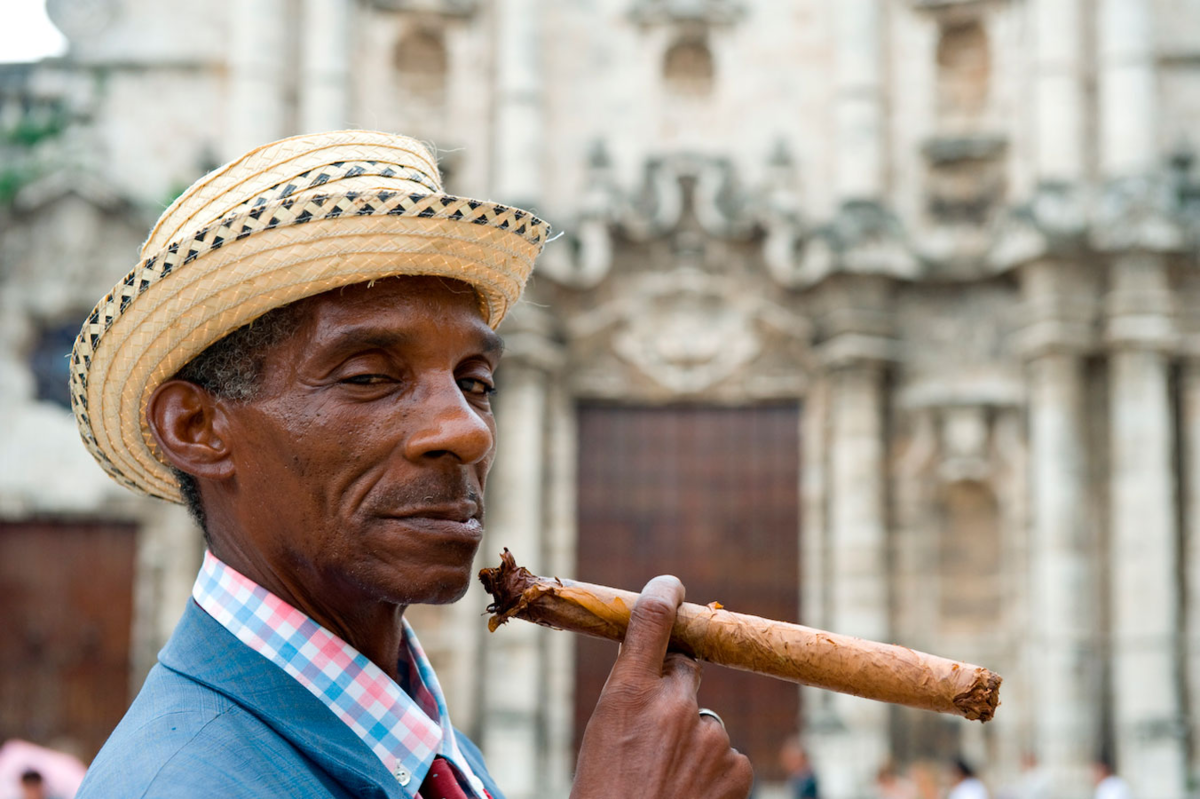 Куба Гавана Ром сигары кубинцы. Кубинские сигары Гавана. Кубинская сигара Cohiba Habana Cuba. Кубинский табакеро Луис.