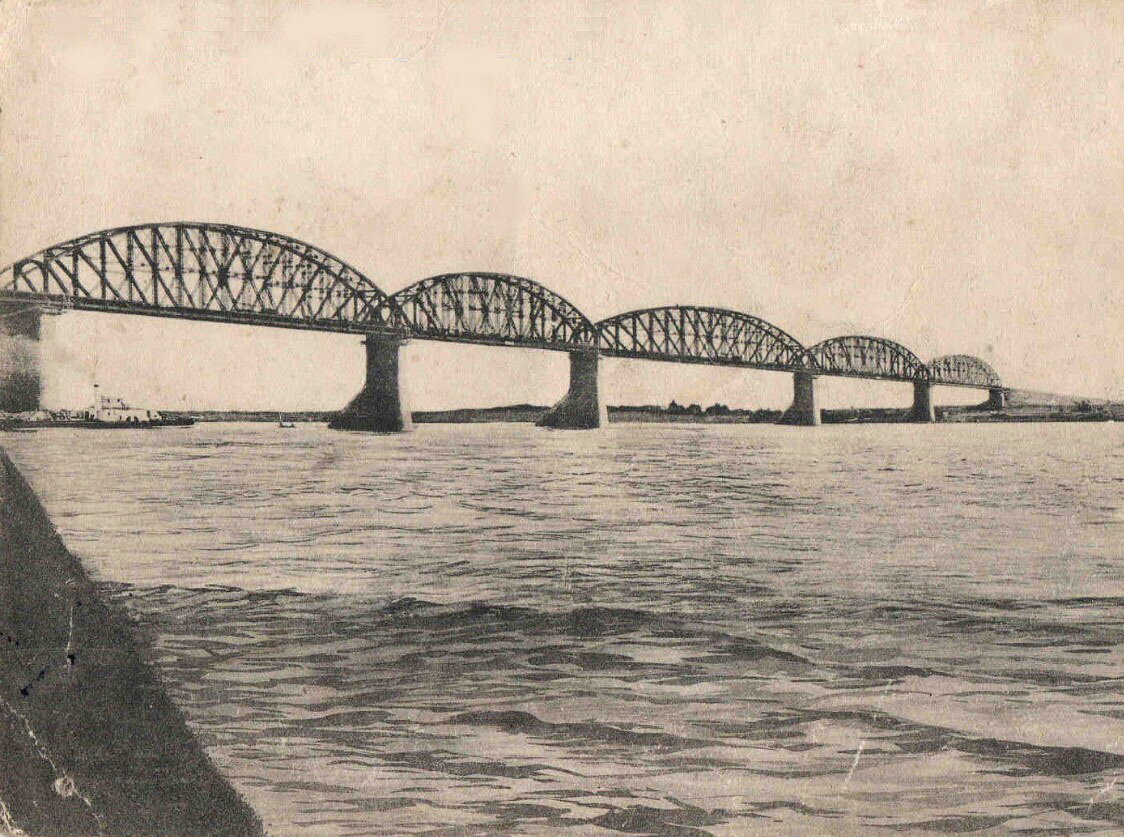 Железнодорожный мост через Волгу в Ярославле. Архивное фото http://www.xn--80aaxucapghcr.xn--p1ai/yaroslavl/?page=5