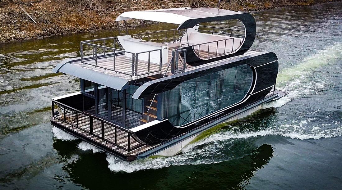 Локдауны - это ПРЕКРАСНО. Если у вас есть хаусбот, вода и лето. Виктор Мачоган из Самары спроектировал и построил новый оригинальный концепт плавающего дома.
