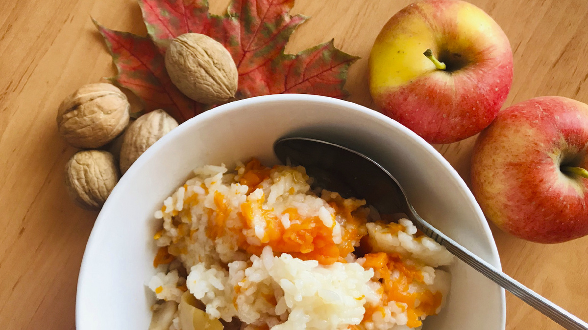 Мой любимый завтрак - рисовая каша с яблоками и тыквой, и мед