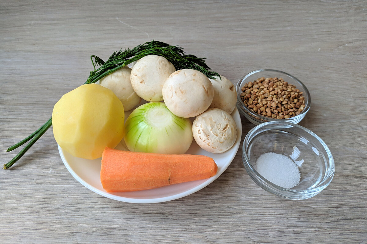 Ингредиенты для приготовления гречневого супа с грибами