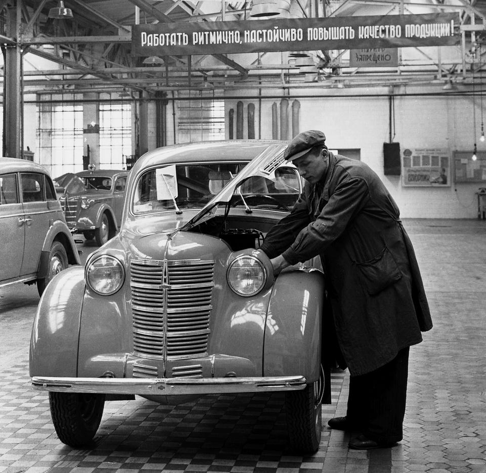 Здравствуйте, мои уважаемые читатели. Сегодня, при помощи фотоцентра имени братьев Люмьер, мы окунемся в наше с вами советское прошлое.-7