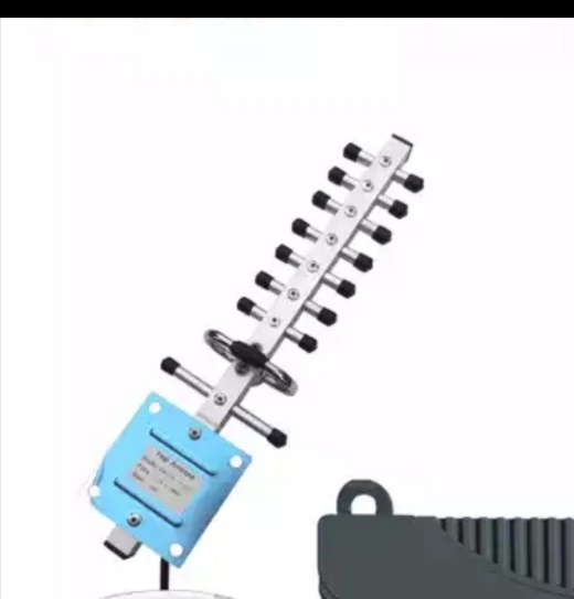 а в помещении внутренний блок с антеной. 