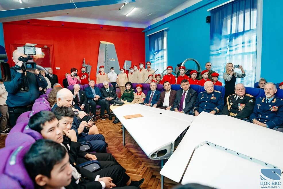 Более 200 ребят принесли клятву юнармейца в Центральном офицерском клубе ВКС